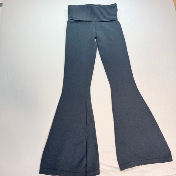 Edikted Pants - Edikted Flared Pants Women's Medium Gray Knit Stretch Ribbed High Waisted Chic